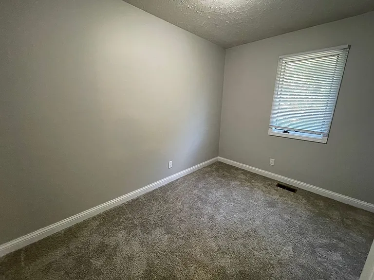 108 Carmae St — Photo 8