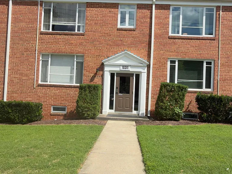 10311 Montrose Ave #202 — Photo 2