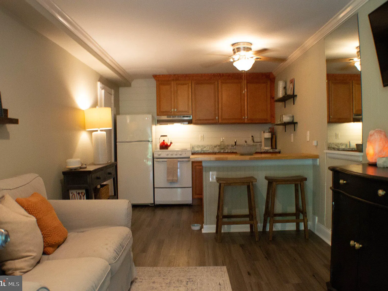 1 bed, 1.0 bath, 650 sqft, $1,500 — Photo 2