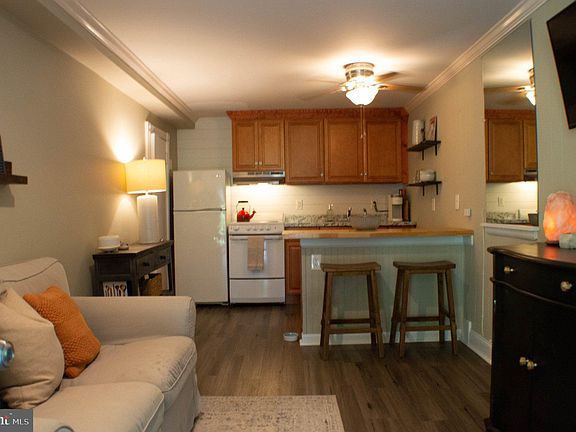 2nd image of 176 Davisville Rd Floor 2