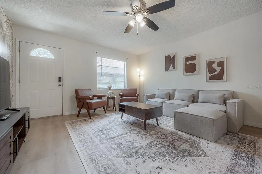2 bed, 1.0 bath, 864 sqft, $1,875 — Photo 3