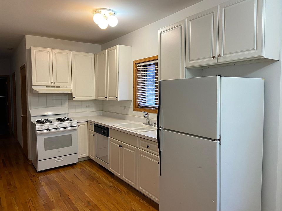 1st image of 1981 W Evergreen Ave #1F