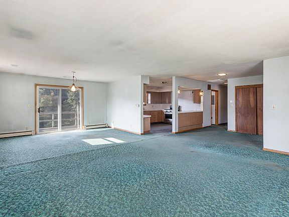 3rd image of 574 Roosevelt Ave E