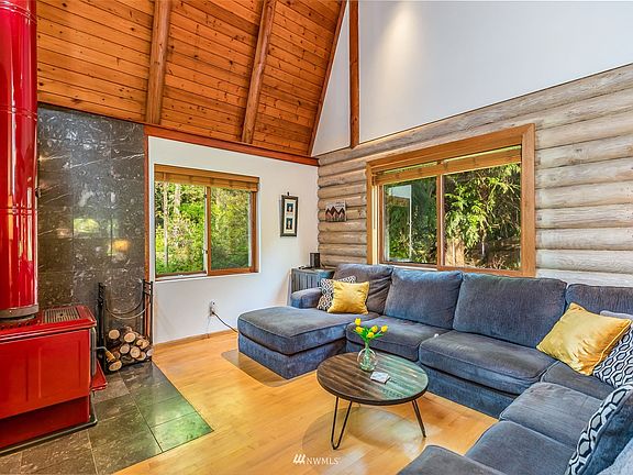 Living room with soaring ceilings.>