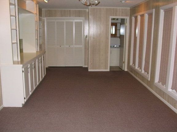 3rd image of 606 Berkshire Ln