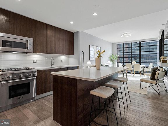 4th image of 45 Sutton Sq SW Unit 605