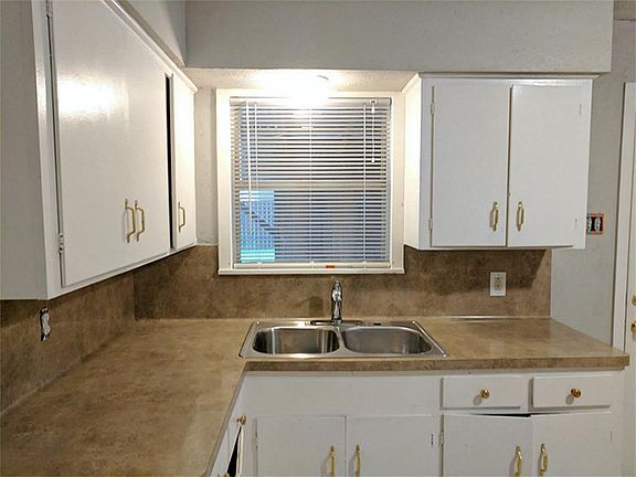 4th image of 614 Lloyd Dr