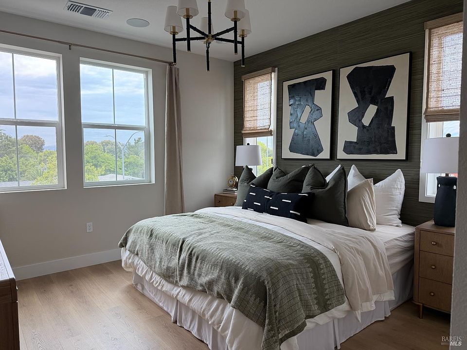 1st image of 1318 Portola Avenue