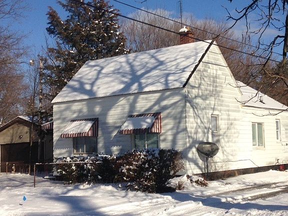 2nd image of 318 McPherson St