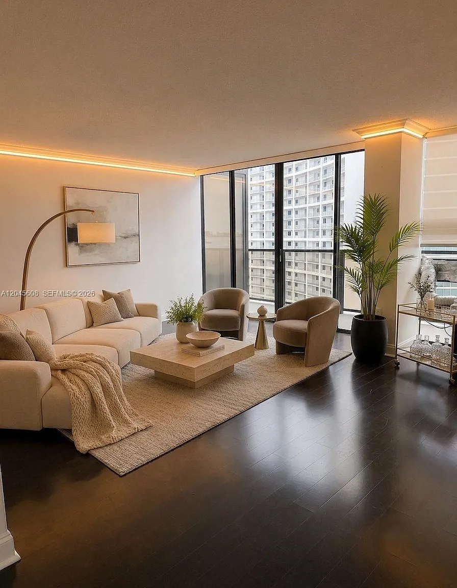 Charter Club Condo — Photo 4