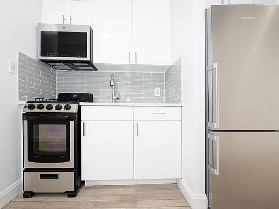 4th image of 312 W 23rd St APT 3K