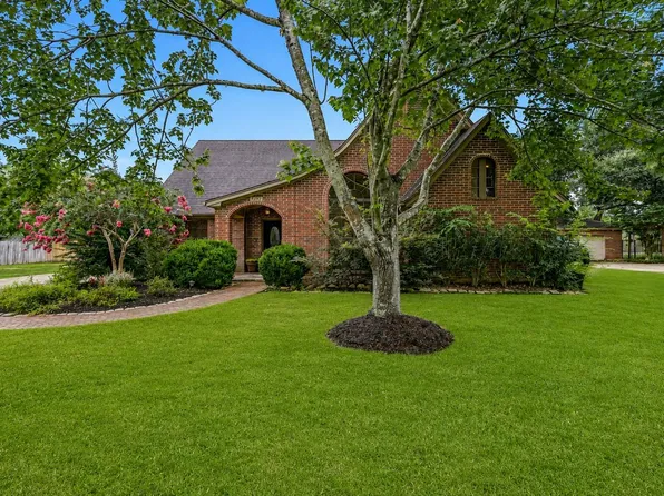 1207 W Edgewood Dr, Friendswood, TX 77546