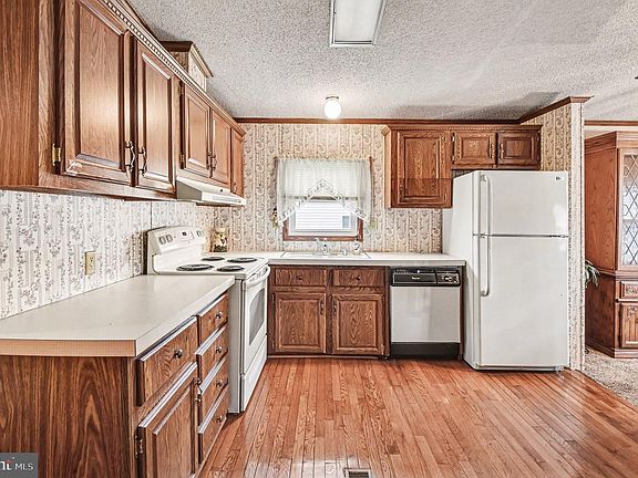 4th image of 639 Laurel Ct