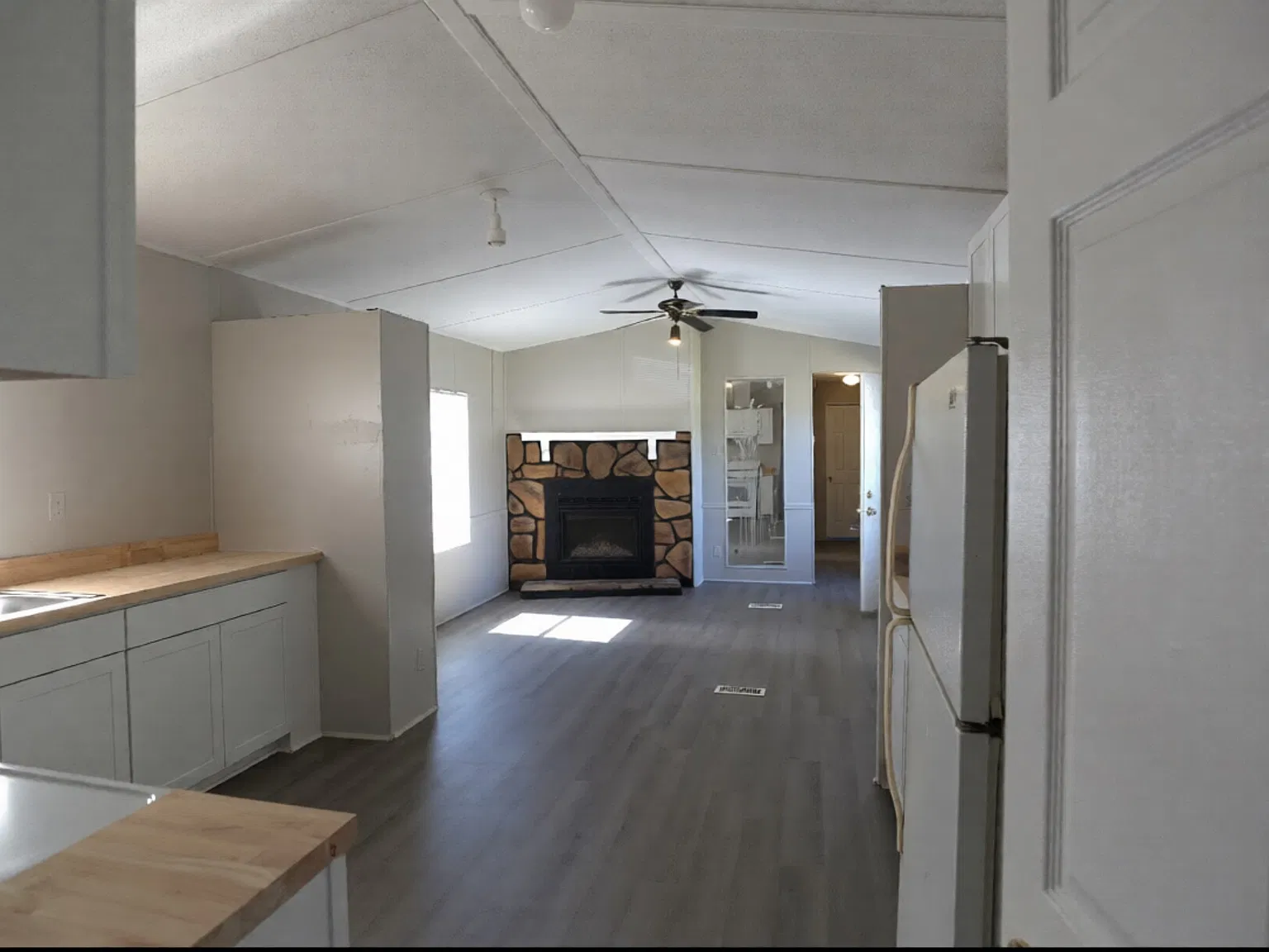 3 bed, $1,300 — Photo 3