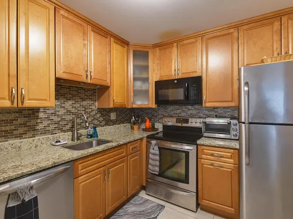 2470 West Good Hope ROAD #270, Glendale, WI 53209