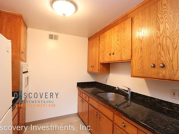 5th image of 221 Wayne Ave #B