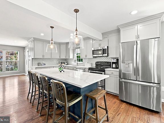 3rd image of 111 Weston Ct