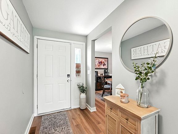 3rd image of 9304 Dawnsford Dr
