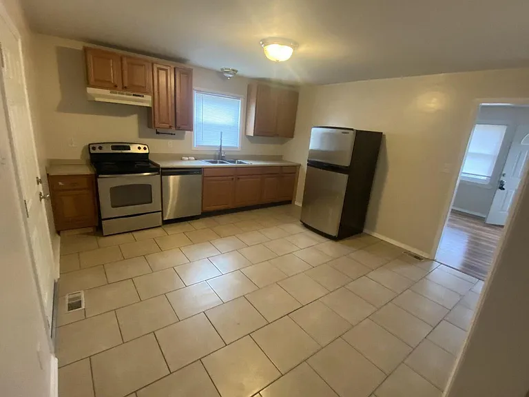 1725 Scarbrough Ct — Photo 3