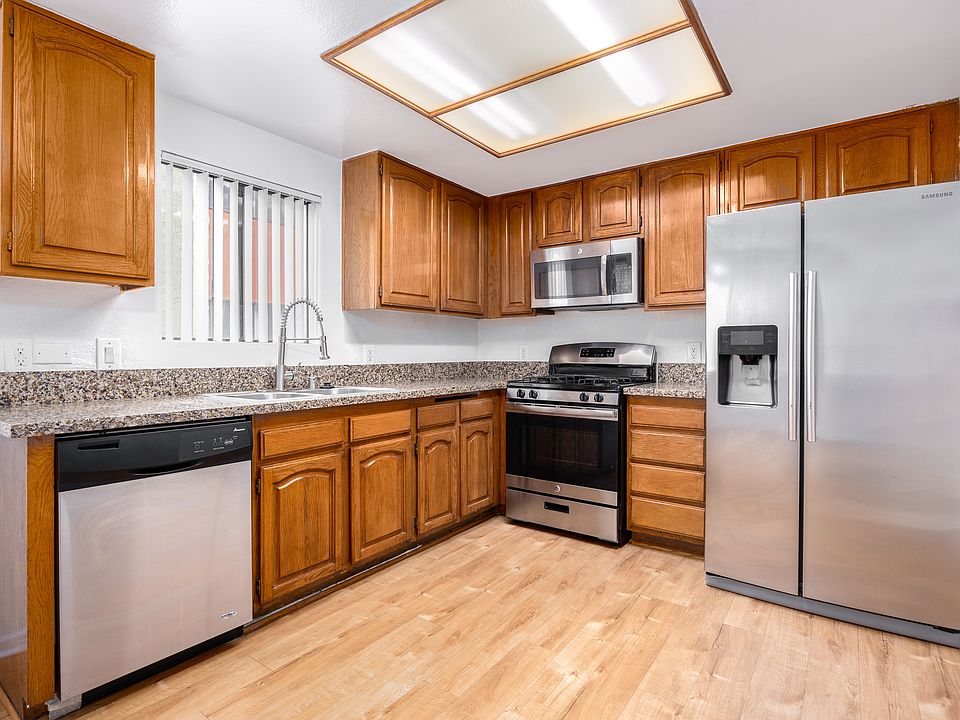 Variel Townhomes Apartment Rentals Canoga Park, CA Zillow
