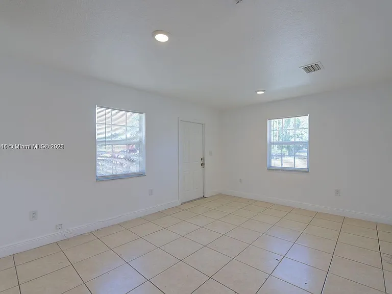 1814 NW 93rd St #1814 — Photo 4