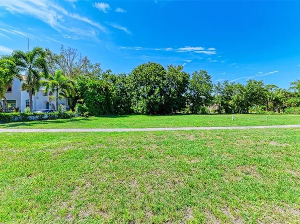 567 N Shore Dr #20, Sarasota, FL 34234
