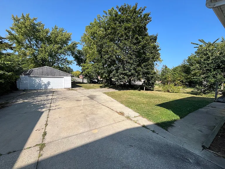 2408 W High St — Photo 21