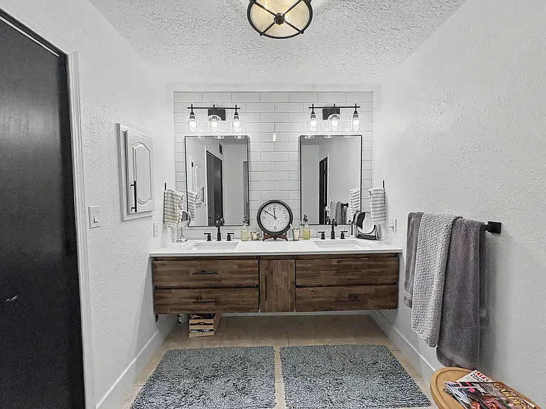 9608 Merion Cir NE — Photo 22