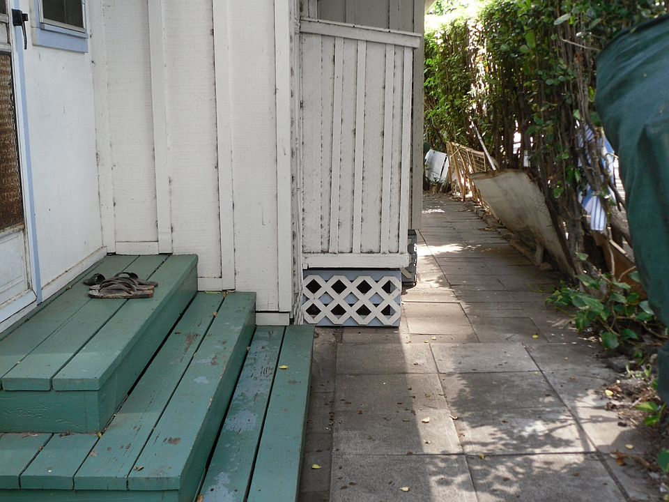 2nd image of 321 Liliuokalani Ave APT 3