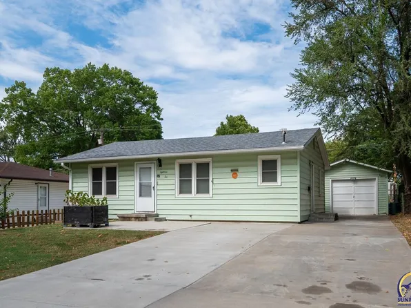 1810 SE Sage St, Topeka, KS 66605