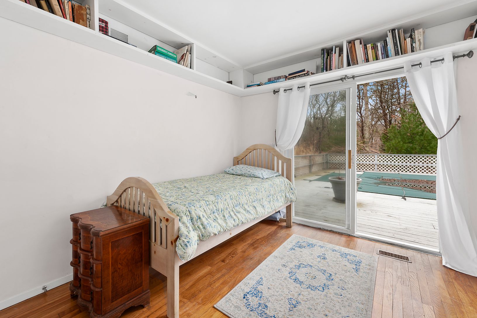  Guest Bdrm off Pool Area