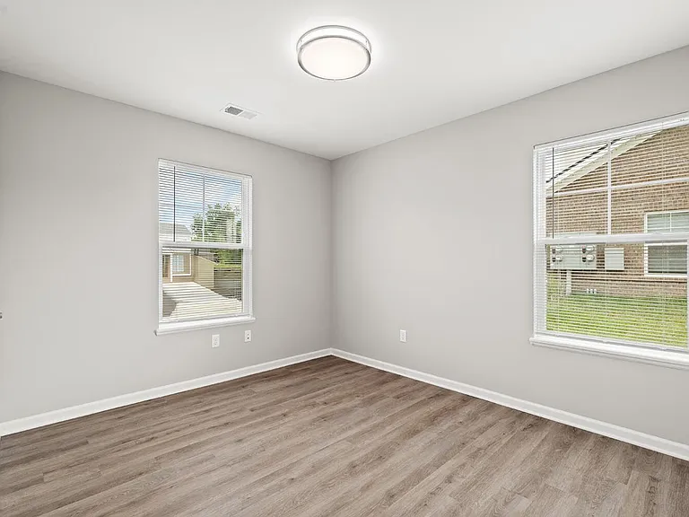 Foxtail Pointe — Photo 16