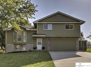 1603 Madison Cir, Papillion, NE 68046