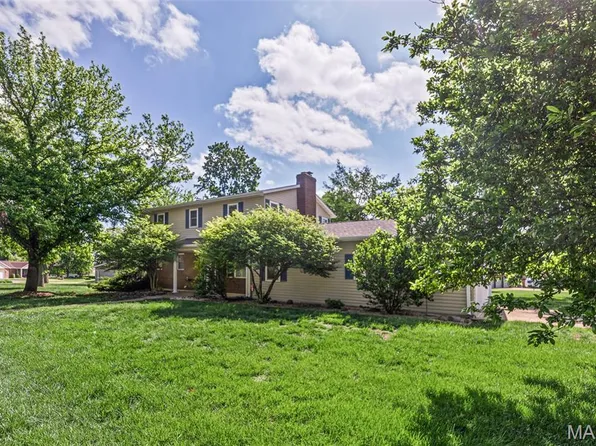 1034 Raymond Dr, Red Bud, IL 62278