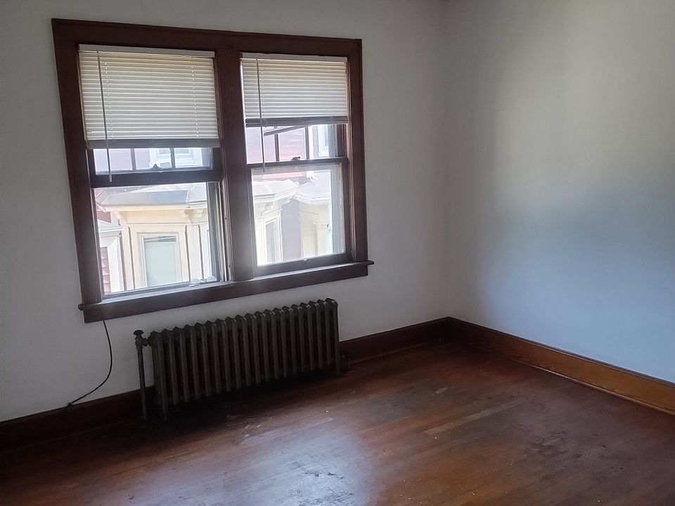 2nd image of 139 Beethoven St APT 8