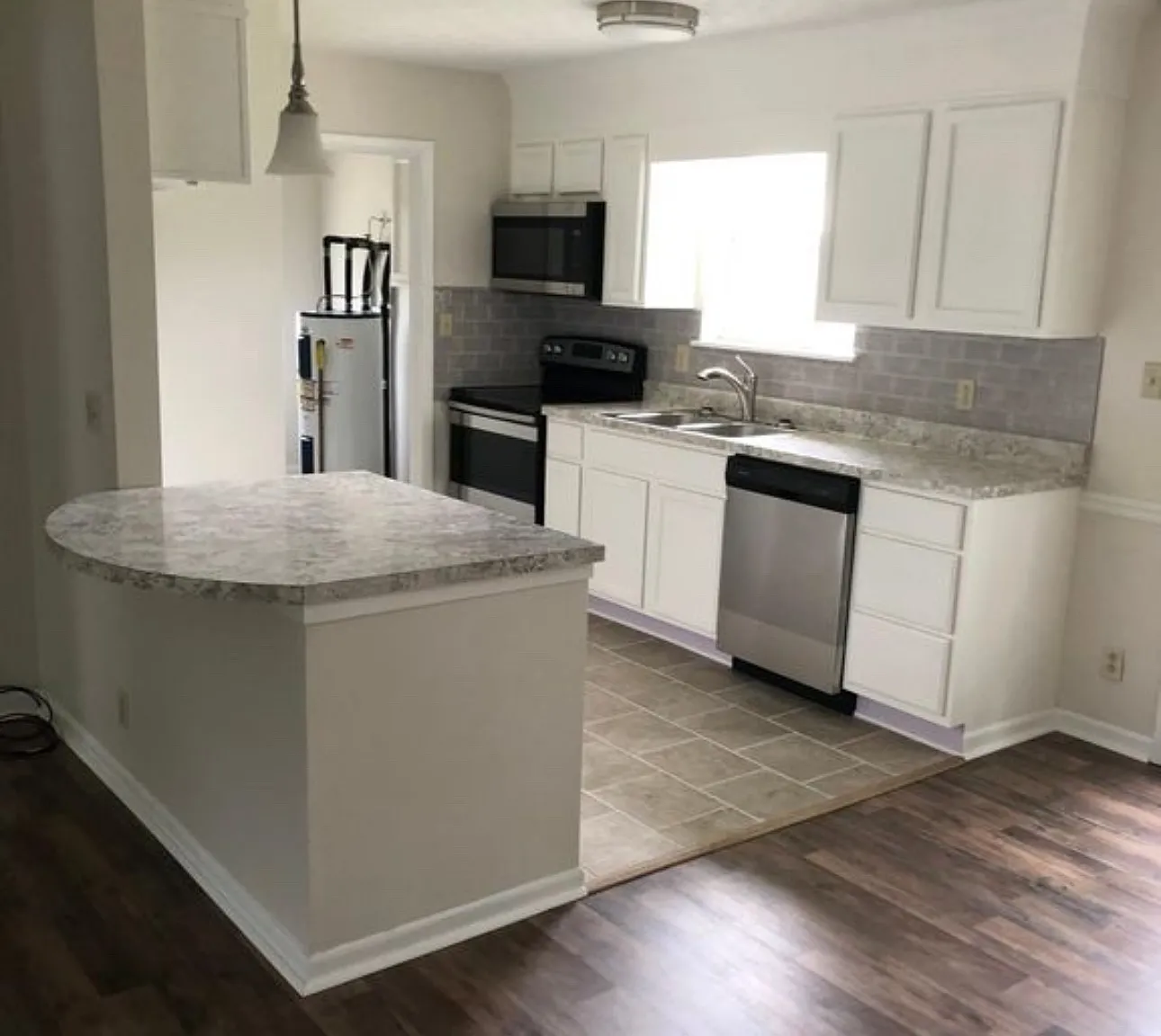 3 bed, 1092 sqft, $1,650 — Photo 3