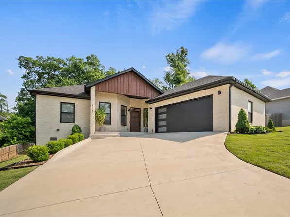 902 Peak St, Cave Springs, AR 72718