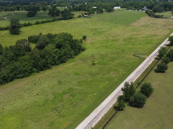 7 Brown College Ln, Washington, TX 77880