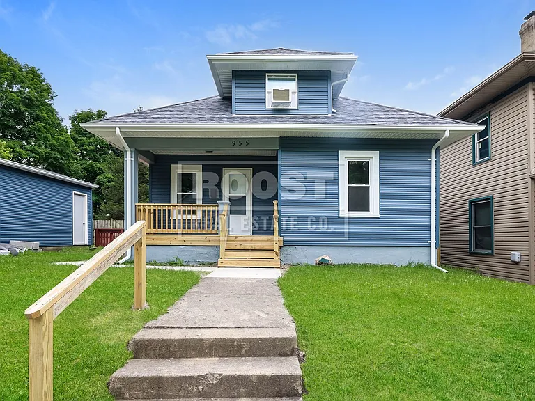 955 Avondale Ave — Photo 1