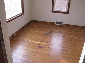 5th image of 872 Riverbank St