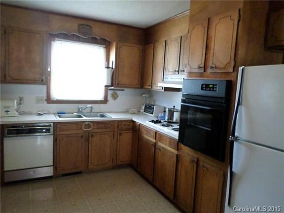 3rd image of 107 Regal Cir