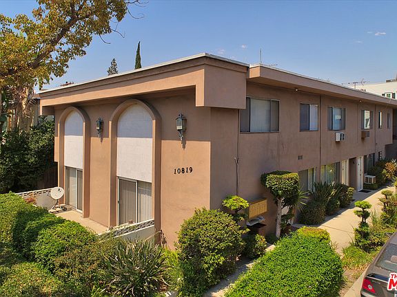 2nd image of 10819 Camarillo St