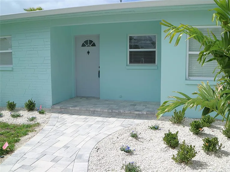 310 Westwinds Dr — Photo 4