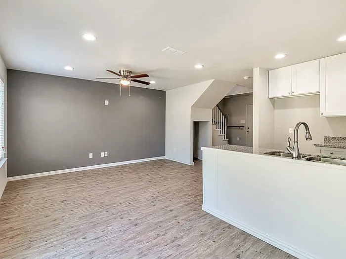 3 bed, 2.5 bath, 1180 sqft, $1,675 — Photo 3