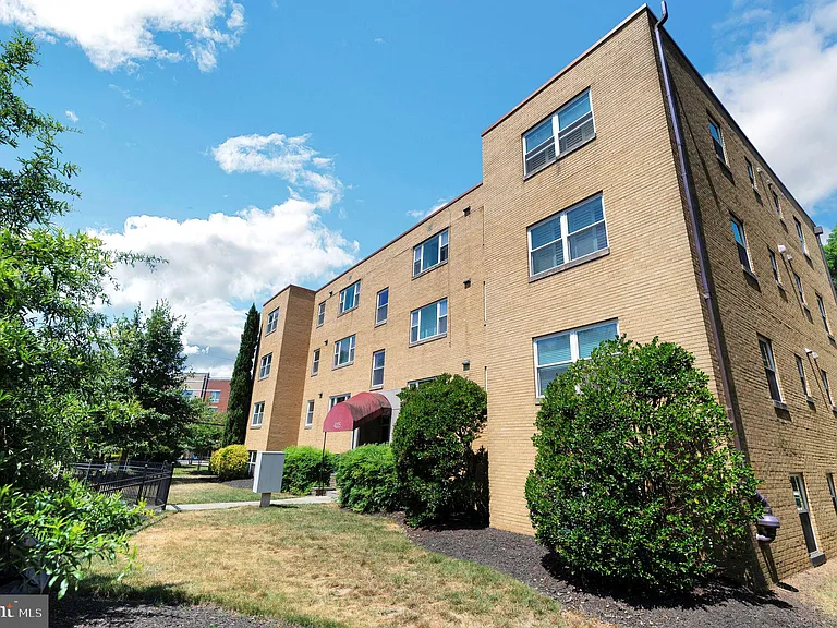 4225 N Henderson Rd #103 — Photo 27