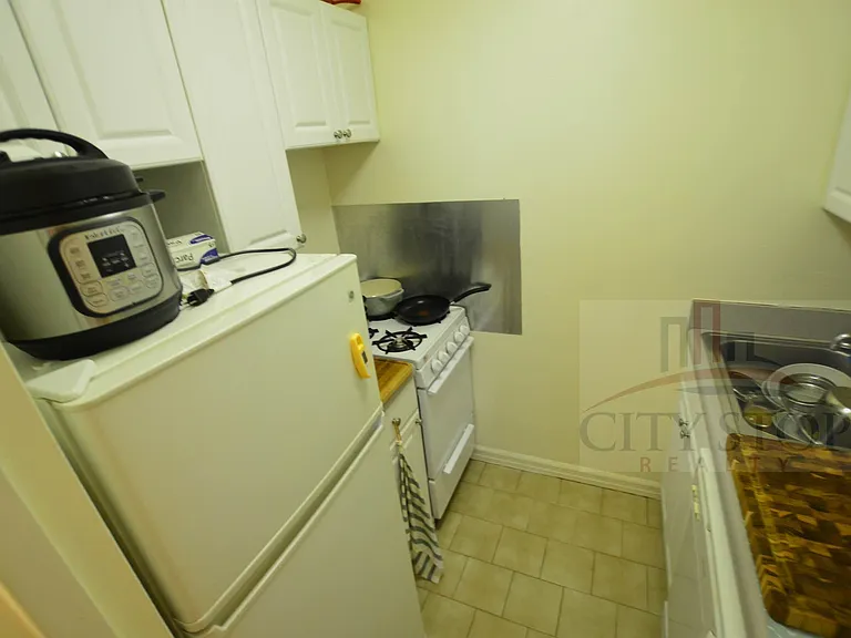 107 W 69th St #1 — Photo 4