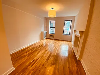 Rented by Metropolis Real Estate of Manhattan