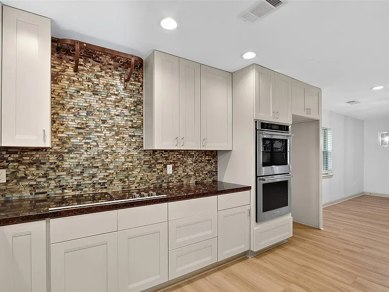 3208 Woodstone Dr — Photo 14