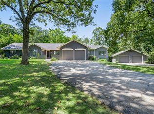2433 N Old Wire Rd, Fayetteville, AR 72703