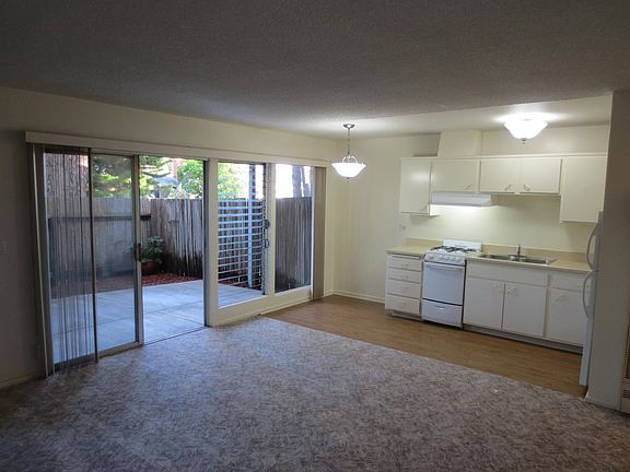 2nd image of 1423 Harbor View Dr #4
